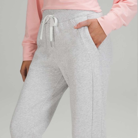 Lululemon Scuba High-Rise Jogger 7/8 Length, Heathered Core Ultra Light Grey, 8 - Picture 4 of 11